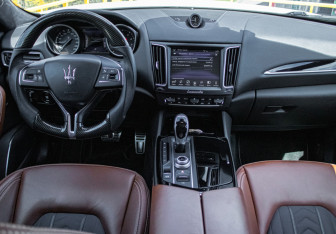 Подержанный автомобиль Maserati Levante 2016 года (12 фото)