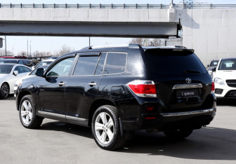 Подержанный автомобиль Toyota Highlander 2012 года (7 фото)