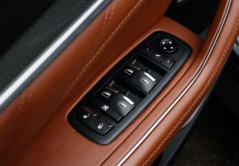 Подержанный автомобиль Maserati Levante 2021 года (20 фото)