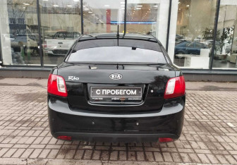 Подержанный автомобиль Kia Rio Sedan 2010 года (7 фото)