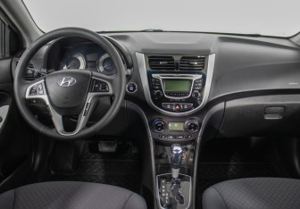 Подержанный автомобиль Hyundai Solaris Hatchback 2014 года (13 фото)