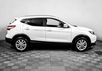 Подержанный автомобиль Nissan Qashqai 2017 года (4 фото)