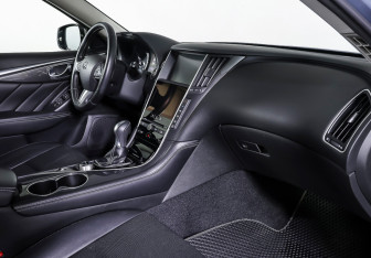 Подержанный автомобиль Infiniti Q50 2016 года (11 фото)