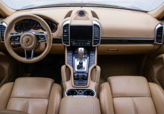 Подержанный автомобиль Porsche Cayenne 2017 года (13 фото)