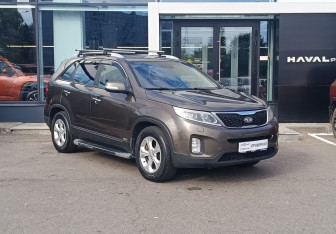 Подержанный автомобиль Kia Sorento 2015 года (3 фото)