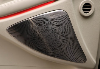 Подержанный автомобиль Voyah Dream 2023 года (23 фото)