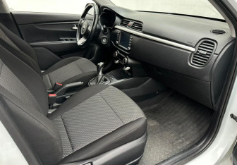 Подержанный автомобиль Kia Rio Sedan 2018 года (13 фото)