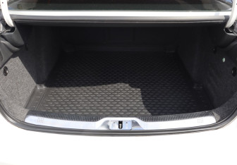 Подержанный автомобиль Skoda Superb Liftback 2013 года (25 фото)