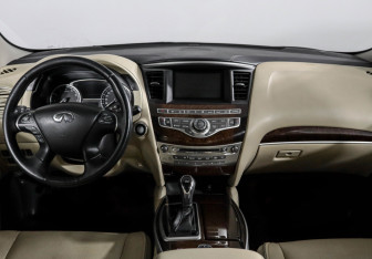Подержанный автомобиль Infiniti QX60 2017 года (12 фото)