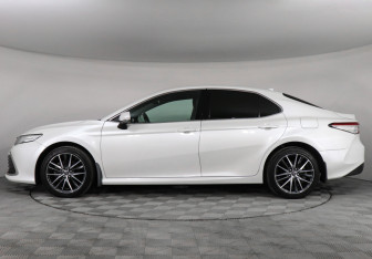 Подержанный автомобиль Toyota Camry Sedan 2021 года (8 фото)