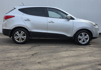 Подержанный автомобиль Hyundai ix35 2012 года (4 фото)