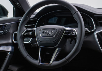 Подержанный автомобиль Audi A6 Sedan 2023 года (15 фото)