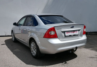 Подержанный автомобиль Ford Focus Sedan 2010 года (7 фото)