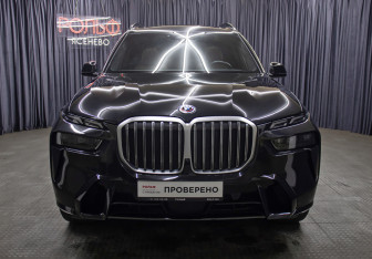 Подержанный автомобиль BMW X7 2023 года (2 фото)