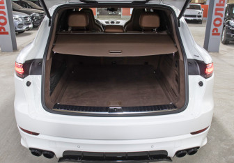 Подержанный автомобиль Porsche Cayenne 2021 года (10 фото)