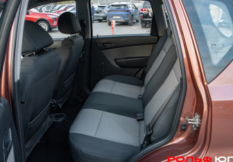 Подержанный автомобиль Chevrolet Aveo Hatchback 2011 года (8 фото)