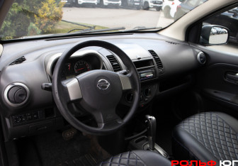 Подержанный автомобиль Nissan Note 2007 года (10 фото)