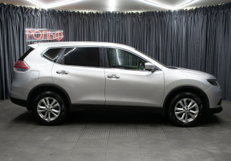 Подержанный автомобиль Nissan X-Trail 2015 года (4 фото)