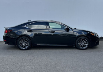 Подержанный автомобиль Lexus ES 2018 года (4 фото)