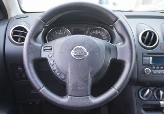 Подержанный автомобиль Nissan Qashqai 2012 года (14 фото)