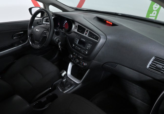 Подержанный автомобиль Kia Ceed Hatchback 2015 года (9 фото)