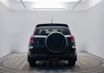 Подержанный автомобиль Toyota RAV4 2009 года (6 фото)