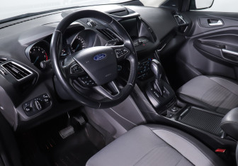 Подержанный автомобиль Ford Kuga 2017 года (15 фото)