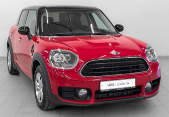 Подержанный автомобиль MINI Clubman Wagon 2017 года (3 фото)