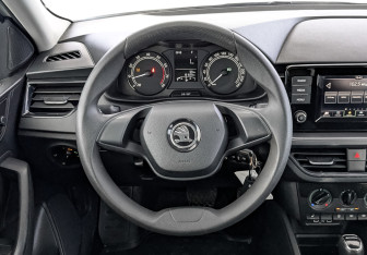 Подержанный автомобиль Skoda Rapid Liftback 2021 года (22 фото)