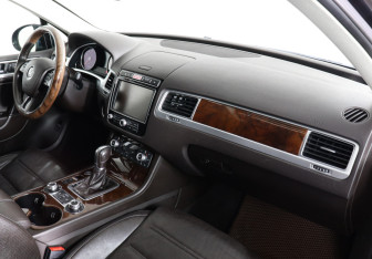 Подержанный автомобиль Volkswagen Touareg 2016 года (8 фото)