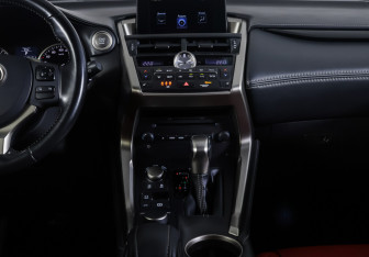 Подержанный автомобиль Lexus NX 2016 года (13 фото)