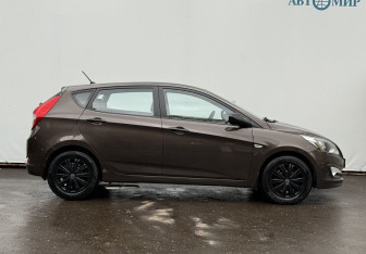 Подержанный автомобиль Hyundai Solaris Hatchback 2015 года (4 фото)