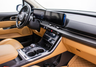 Подержанный автомобиль Kia Carnival 2021 года (9 фото)