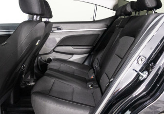 Подержанный автомобиль Hyundai Elantra Sedan 2020 года (12 фото)