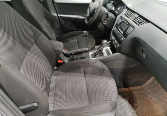 Подержанный автомобиль Skoda Octavia Liftback 2014 года (9 фото)