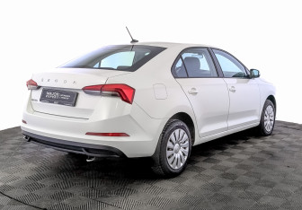 Подержанный автомобиль Skoda Rapid Liftback 2021 года (5 фото)