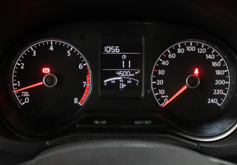 Подержанный автомобиль Volkswagen Polo Sedan 2015 года (13 фото)