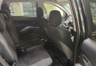 Подержанный автомобиль Mitsubishi Outlander 2007 года (11 фото)