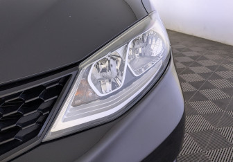 Подержанный автомобиль Nissan Tiida Hatchback 2015 года (11 фото)