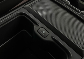 Подержанный автомобиль Land Rover Range Rover Sport 2023 года (22 фото)