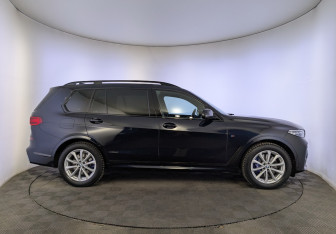 Подержанный автомобиль BMW X7 2019 года (4 фото)