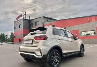 Подержанный автомобиль LIVAN X3Pro 2023 года (5 фото)