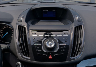 Подержанный автомобиль Ford Kuga 2014 года (18 фото)