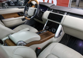 Подержанный автомобиль Land Rover Range Rover 2018 года (11 фото)
