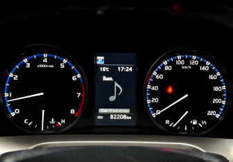 Подержанный автомобиль Toyota RAV4 2015 года (13 фото)