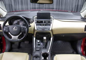 Подержанный автомобиль Lexus NX 2015 года (14 фото)