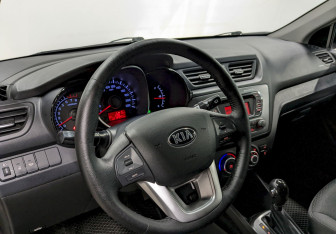 Подержанный автомобиль Kia Rio Hatchback 2014 года (13 фото)