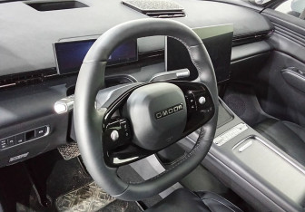 Подержанный автомобиль Omoda C7 2025 года (12 фото)