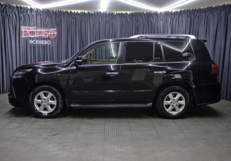 Подержанный автомобиль Lexus LX 2008 года (8 фото)