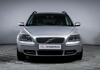 Подержанный автомобиль Volvo V50 2004 года (2 фото)